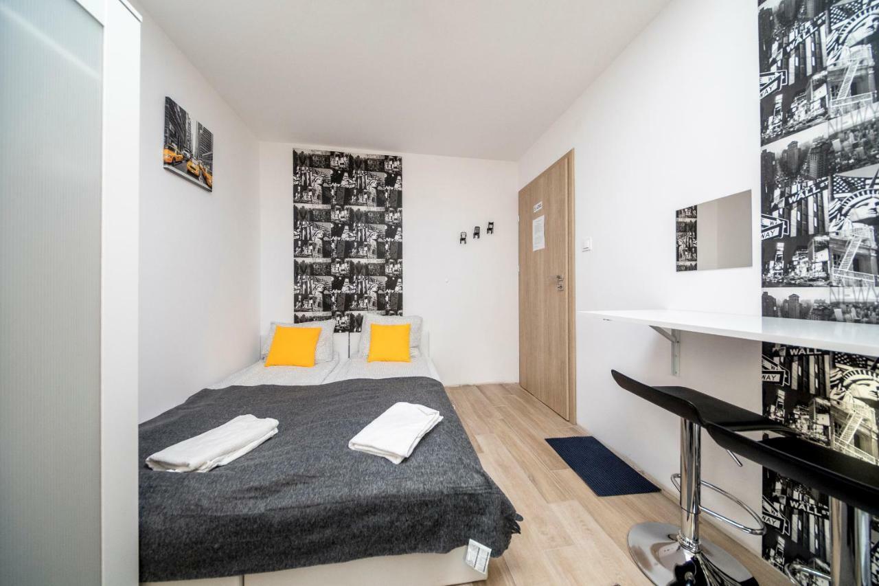 6 Cities Rooms Varsovia Exterior foto