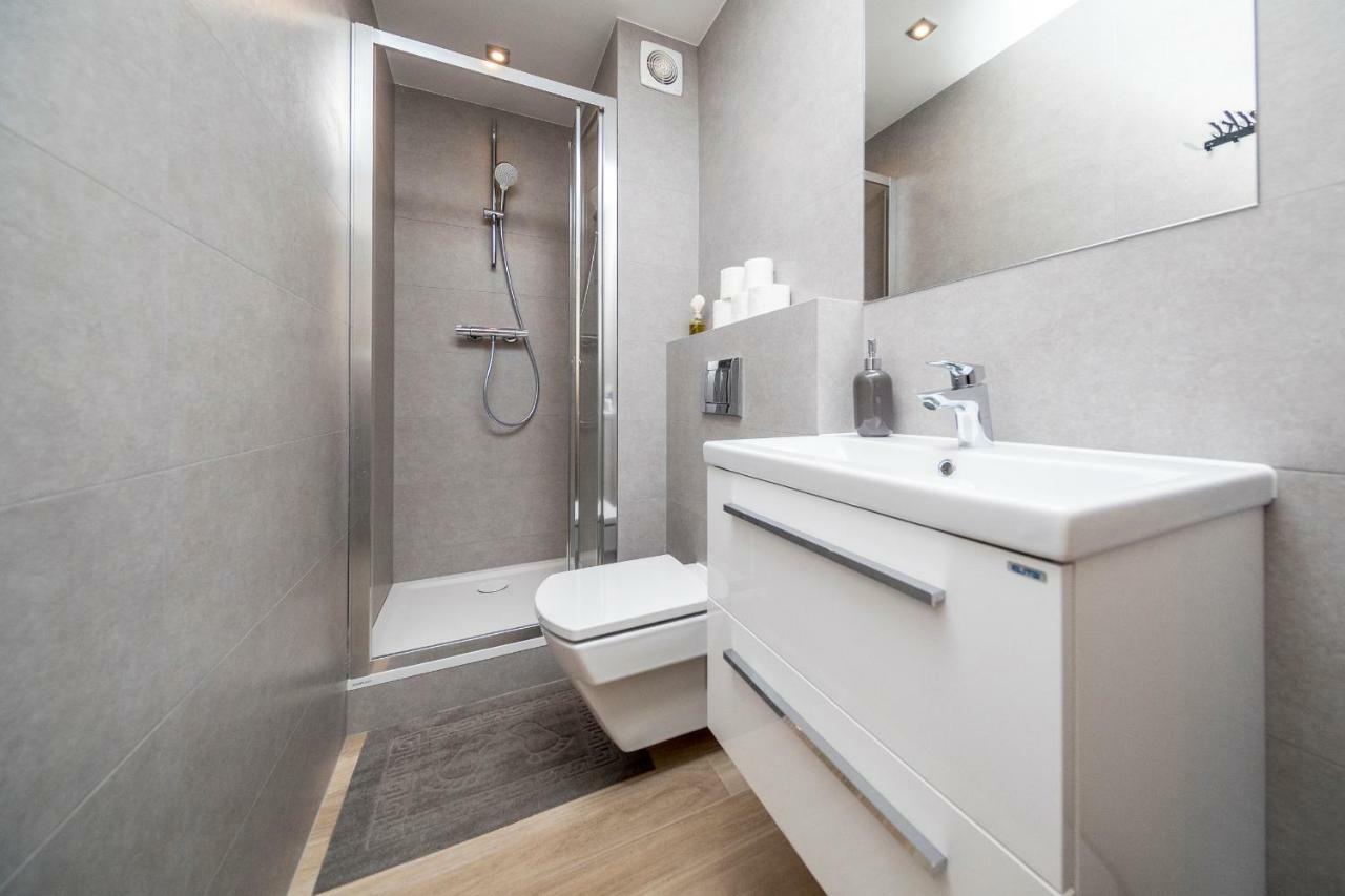 6 Cities Rooms Varsovia Exterior foto