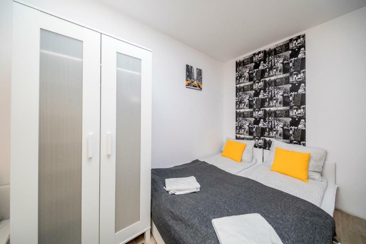 6 Cities Rooms Varsovia Exterior foto